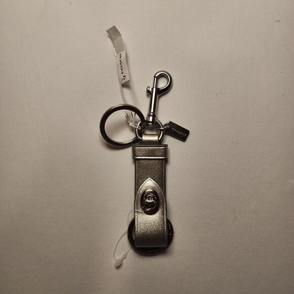 NWT Coach CW562 Trigger Snap Bag Charm Light Silver - Picture 1 of 2